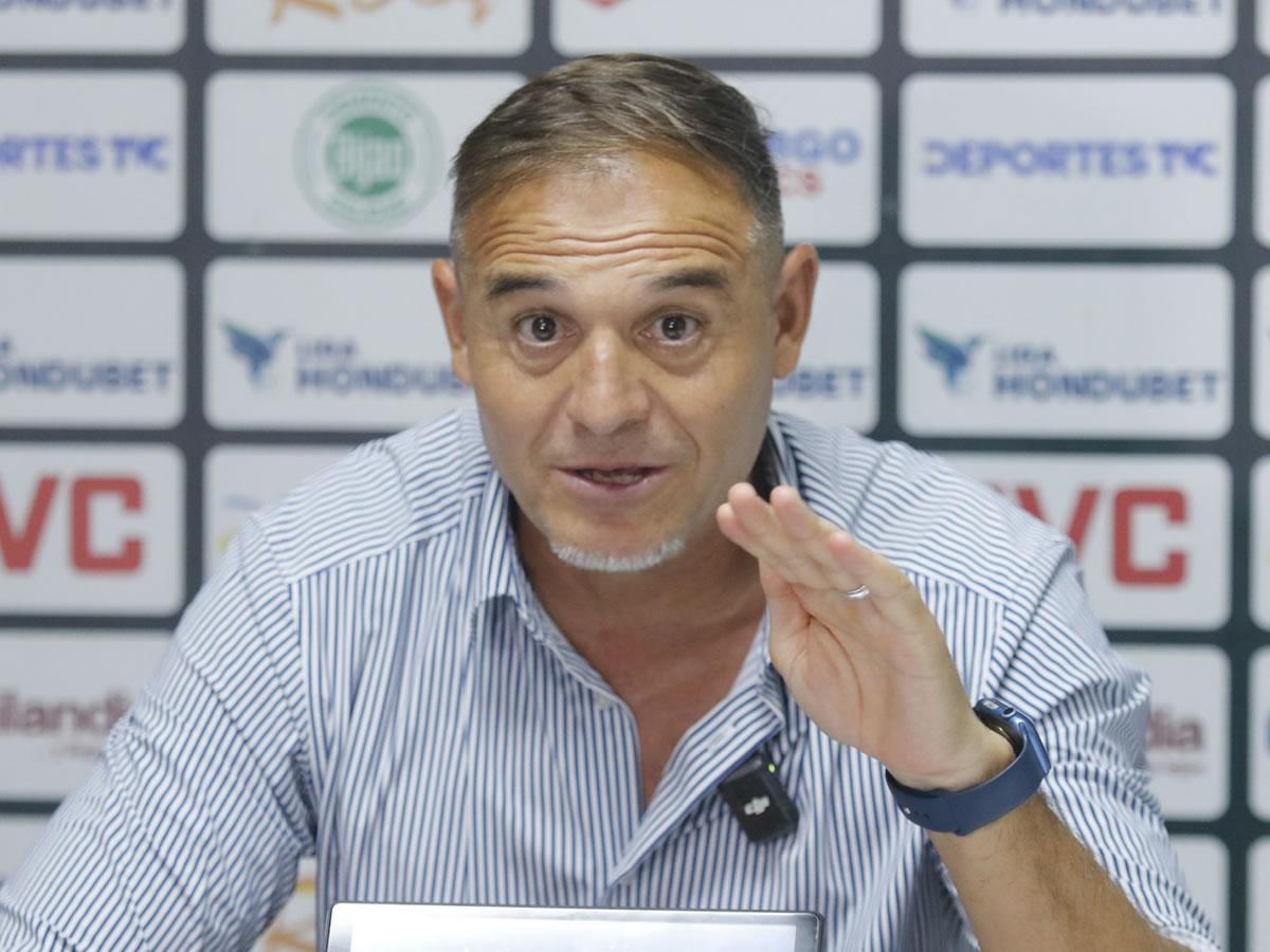 ‘La Tota’ Medina da la cara tras la derrota ante UPN: ¿Renunciará al Marathón?