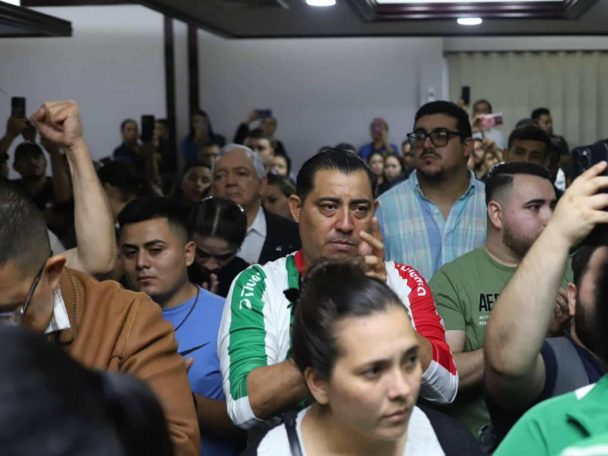 Desgarradoras imágenes en velatorio de Orinson Amaya: Su madre rompió en llanto y aficionados sorprenden