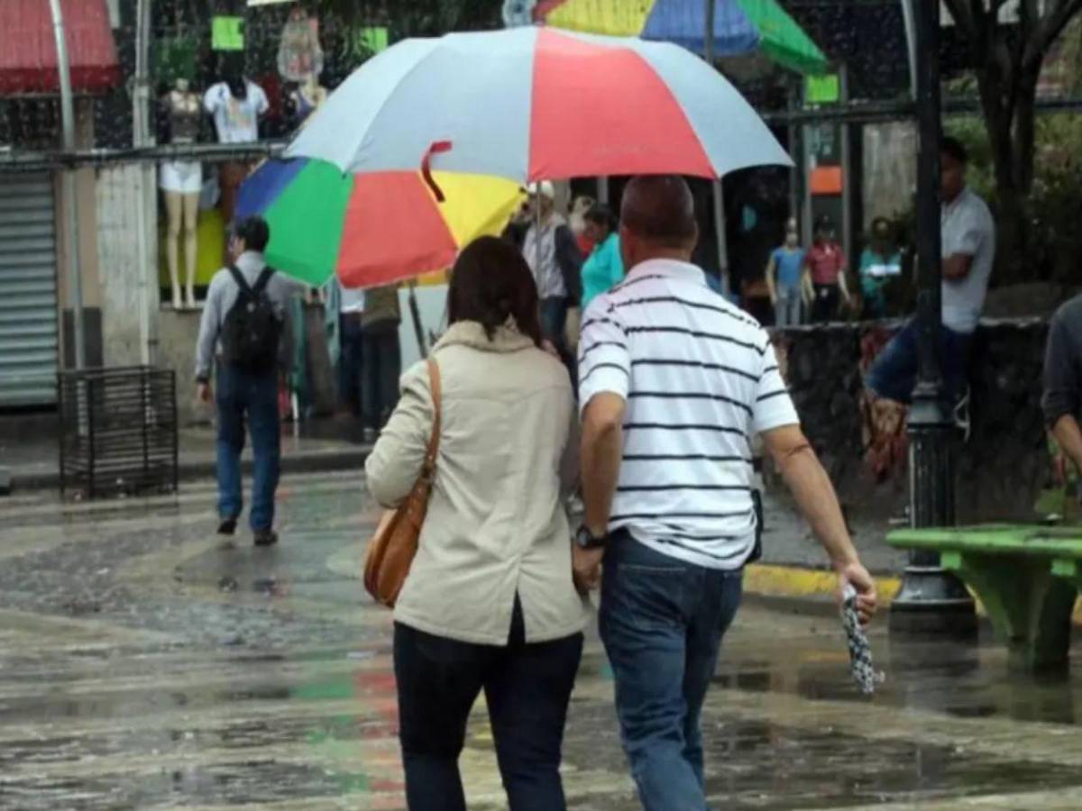Saque paraguas: Vaguada ingresará al país y dejará lluvias en estas zonas