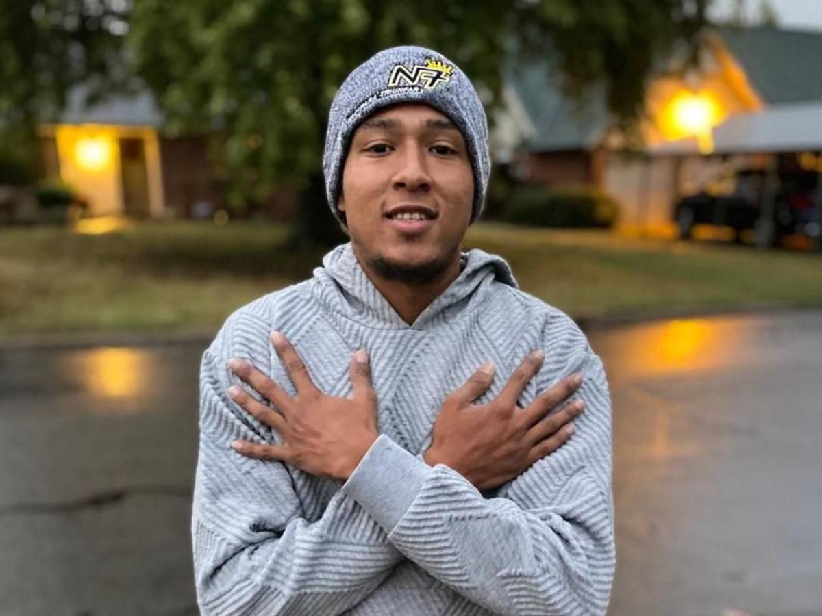 Futbolista hondureño celebra indulto a Juan Orlando Hernández