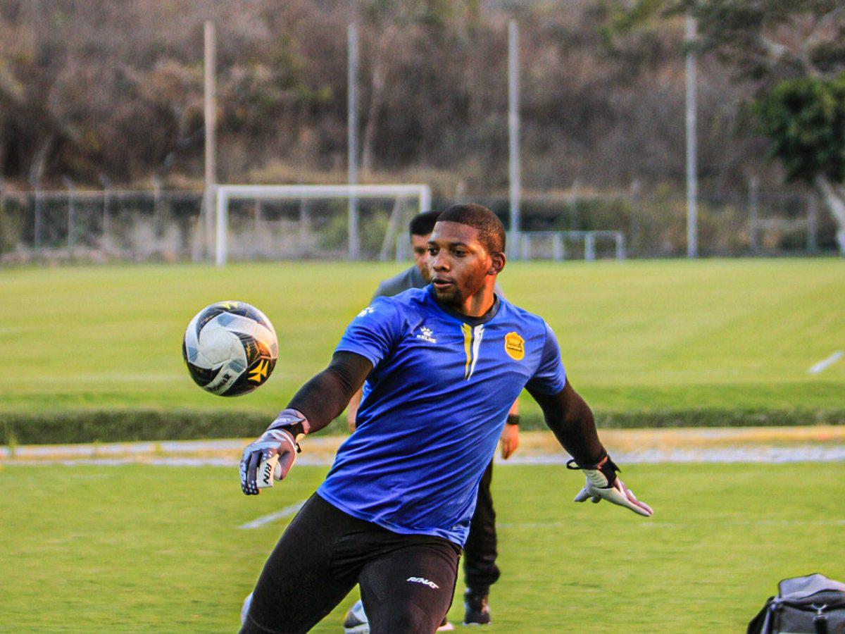 Buba López en la práctica del Real España en el Centro de Alto Rendimiento Rafael Ferrari del Olimpia.