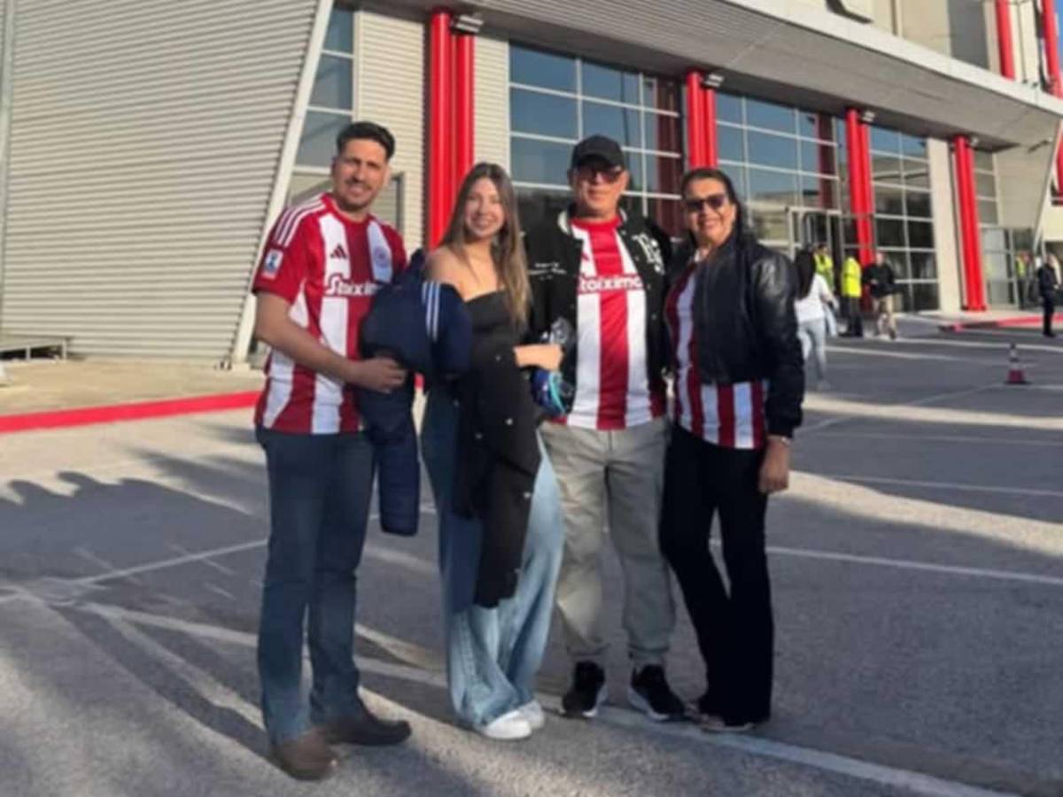 Luis Palma festeja el título de Olympiacos: su esposa Annie Córdova y gran sorpresa
