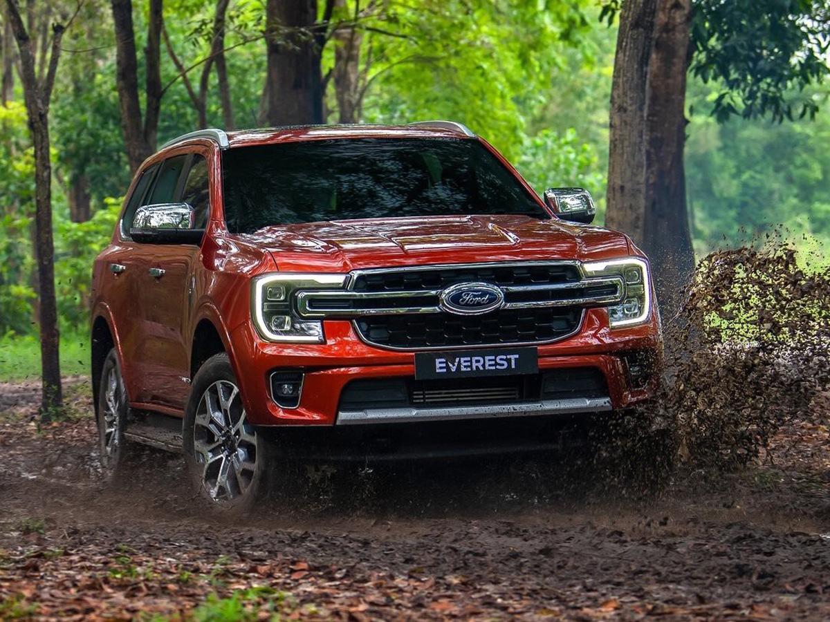 Con el Ford Everest, cada viaje se convierte en una experiencia inolvidable. Espacio, confort y tecnología al alcance de tus manos.