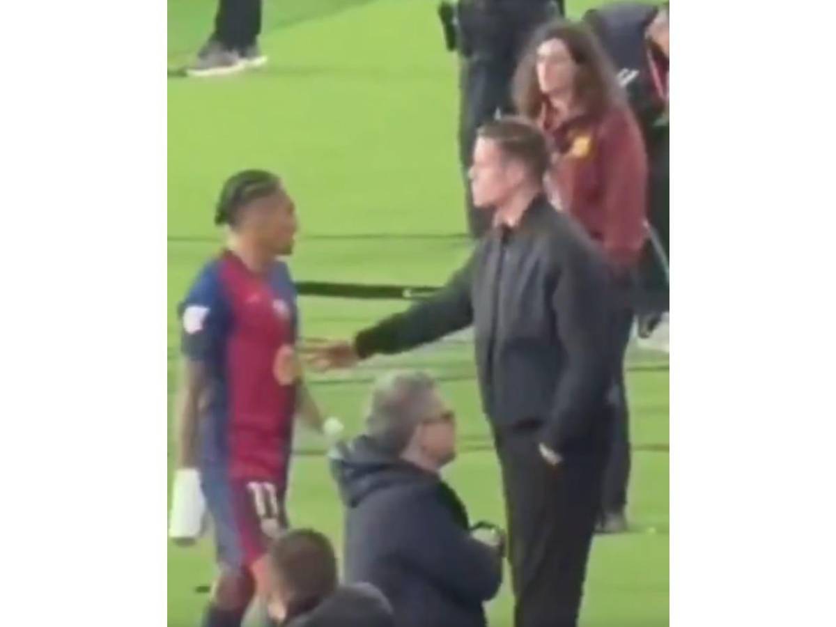 Raphinha pierde el control con el Barca y se lleva a Ter Stegen de encuentro