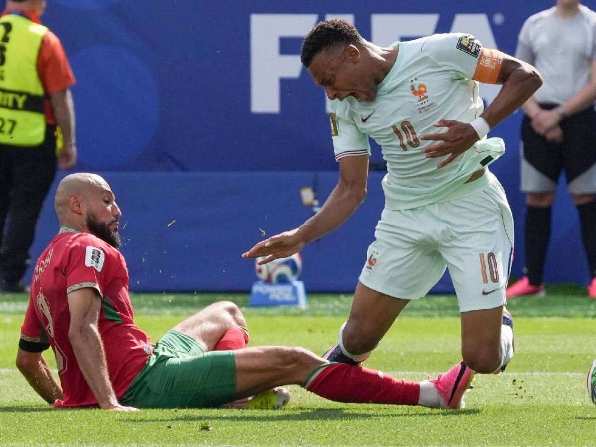 Mbappé preocupa a Francia, polémico penal, dardo a Infantino y tristeza de Marruecos