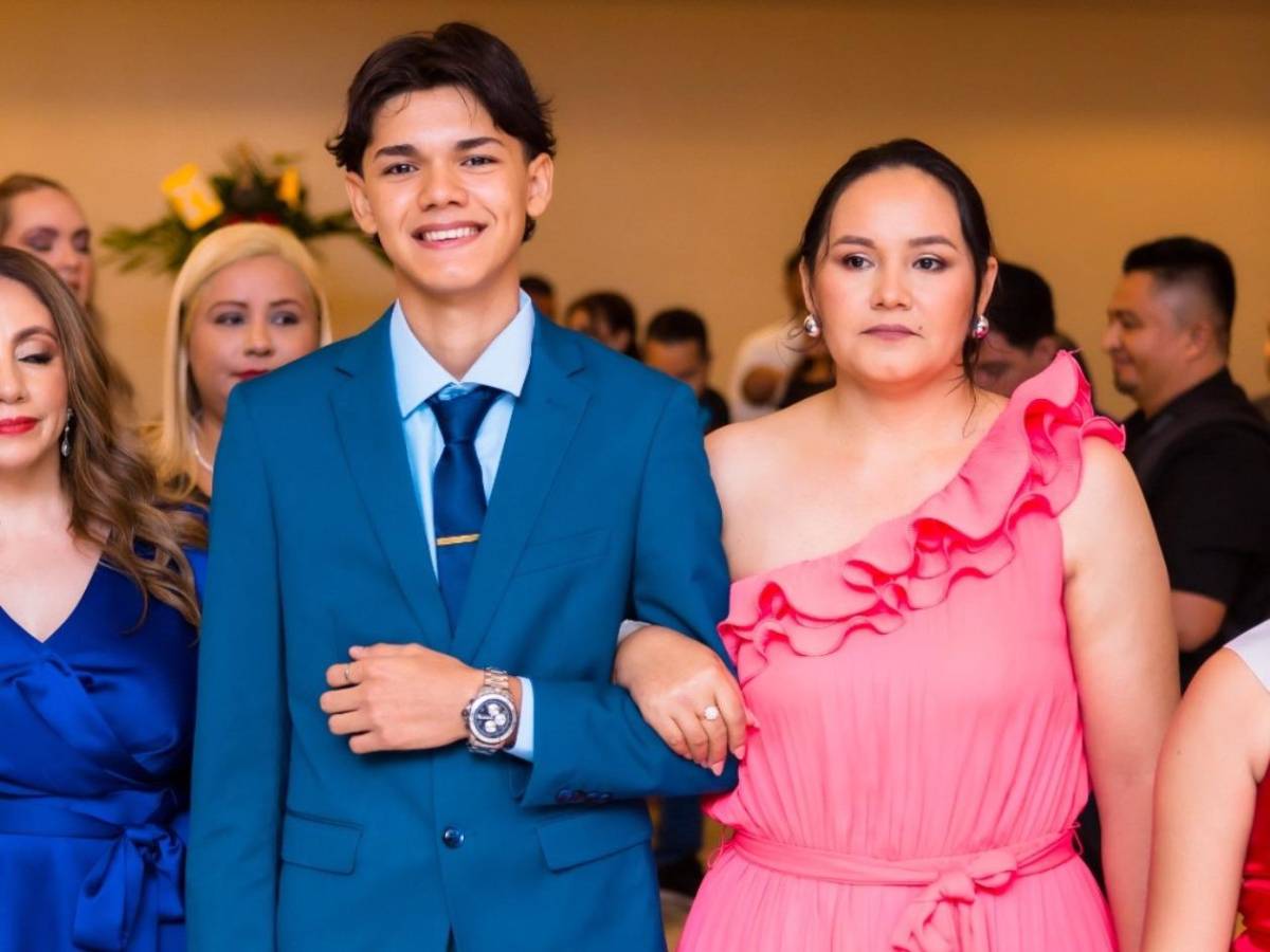 Seniors de la Saint Paul Academy celebran su logro académico