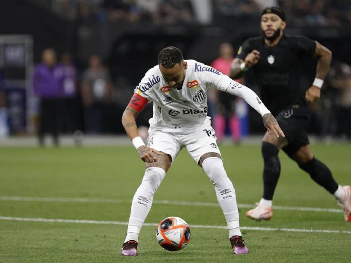 Neymar sufrió su primera derrota, su dura crítica en Brasil y gesto con Depay