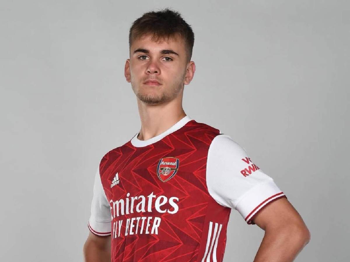 Futbolista sufre golpe en pleno partido y se encuentra en coma inducido