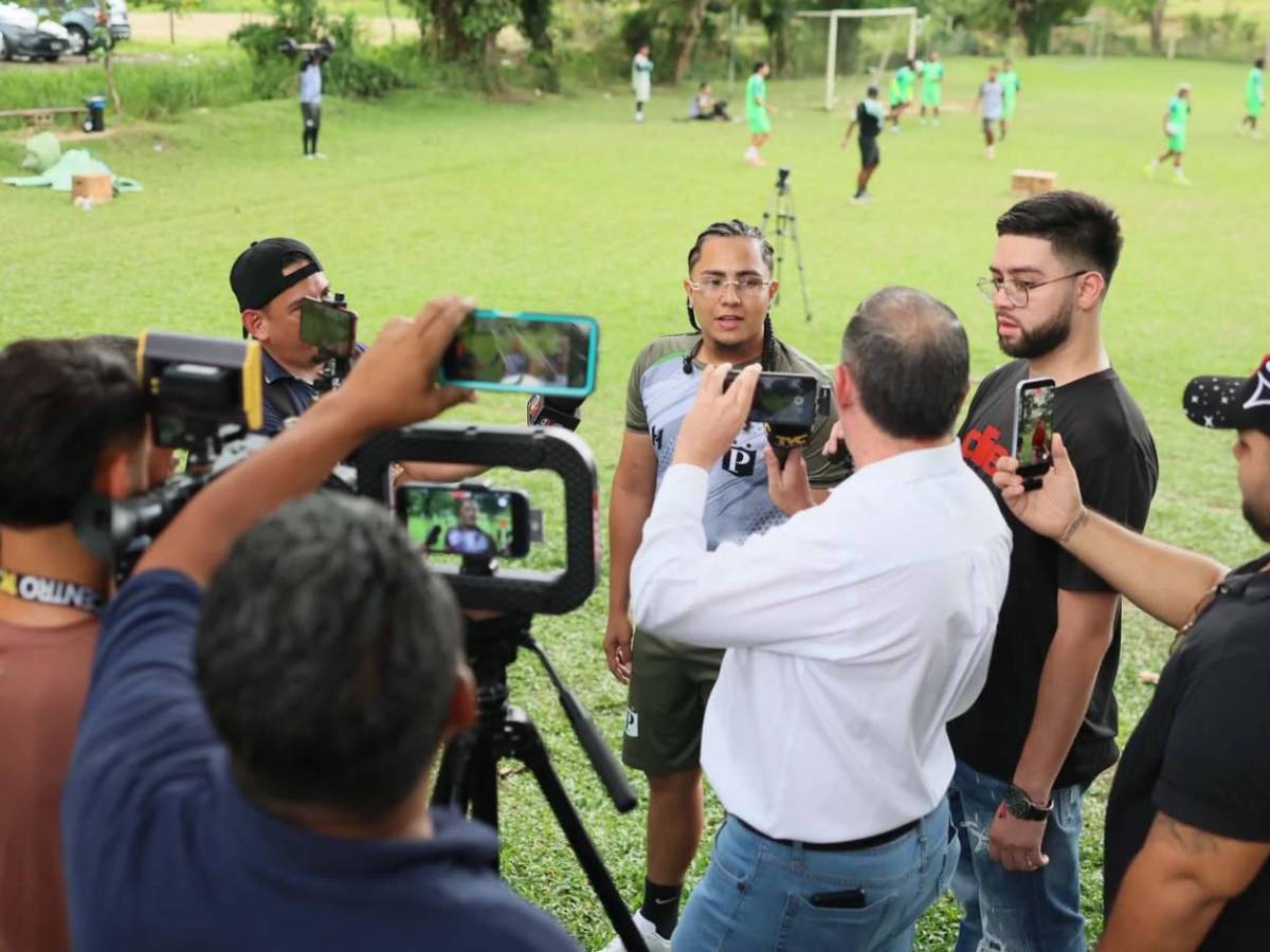 Davis Flow se estrena como futbolista: Lujos, llamado de atención y lo que le hicieron