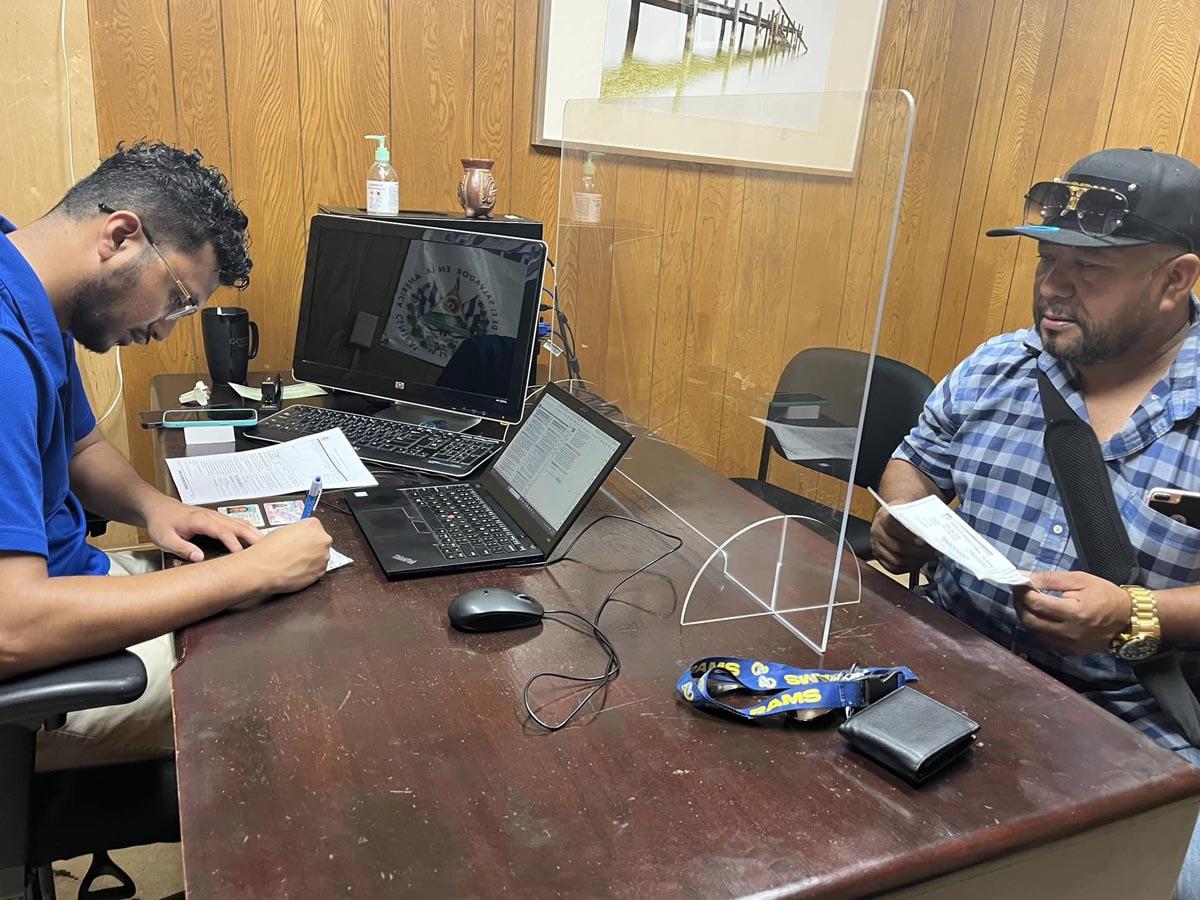 Estados Unidos aumenta tarifas para trámites migratorios