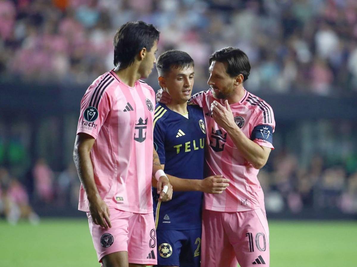 Messi, irreconocible: bronca con rival y enfado de Suárez con Saíd Martínez