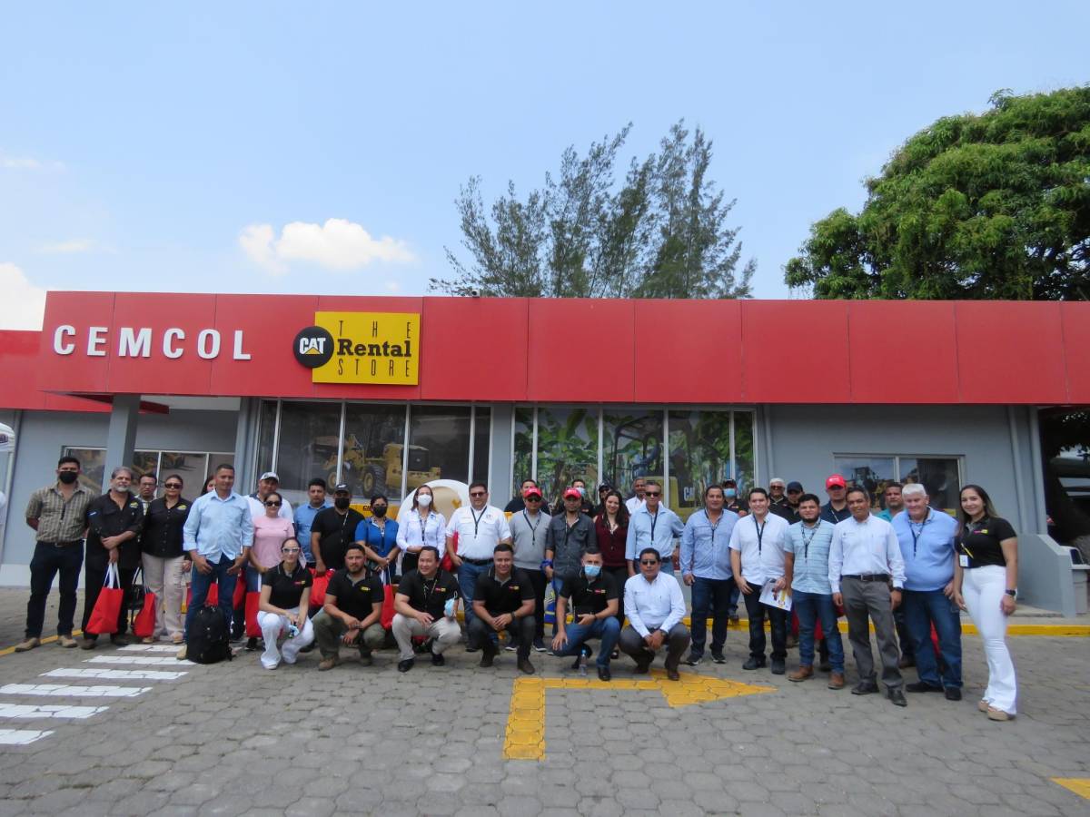 Ejecutivos y clientes que asistieron al Openhouse organizado por CEMCOL Rental Store.