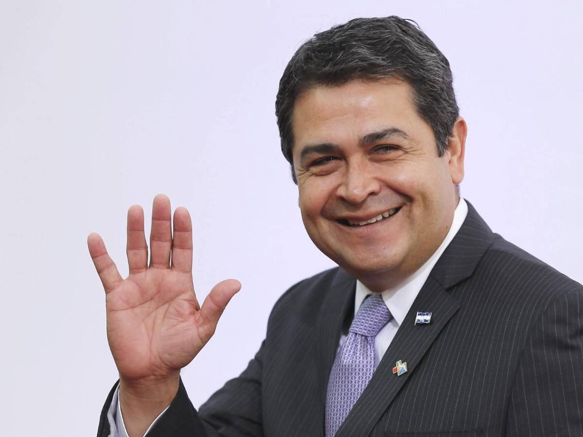 Futbolista hondureño celebra indulto a Juan Orlando Hernández