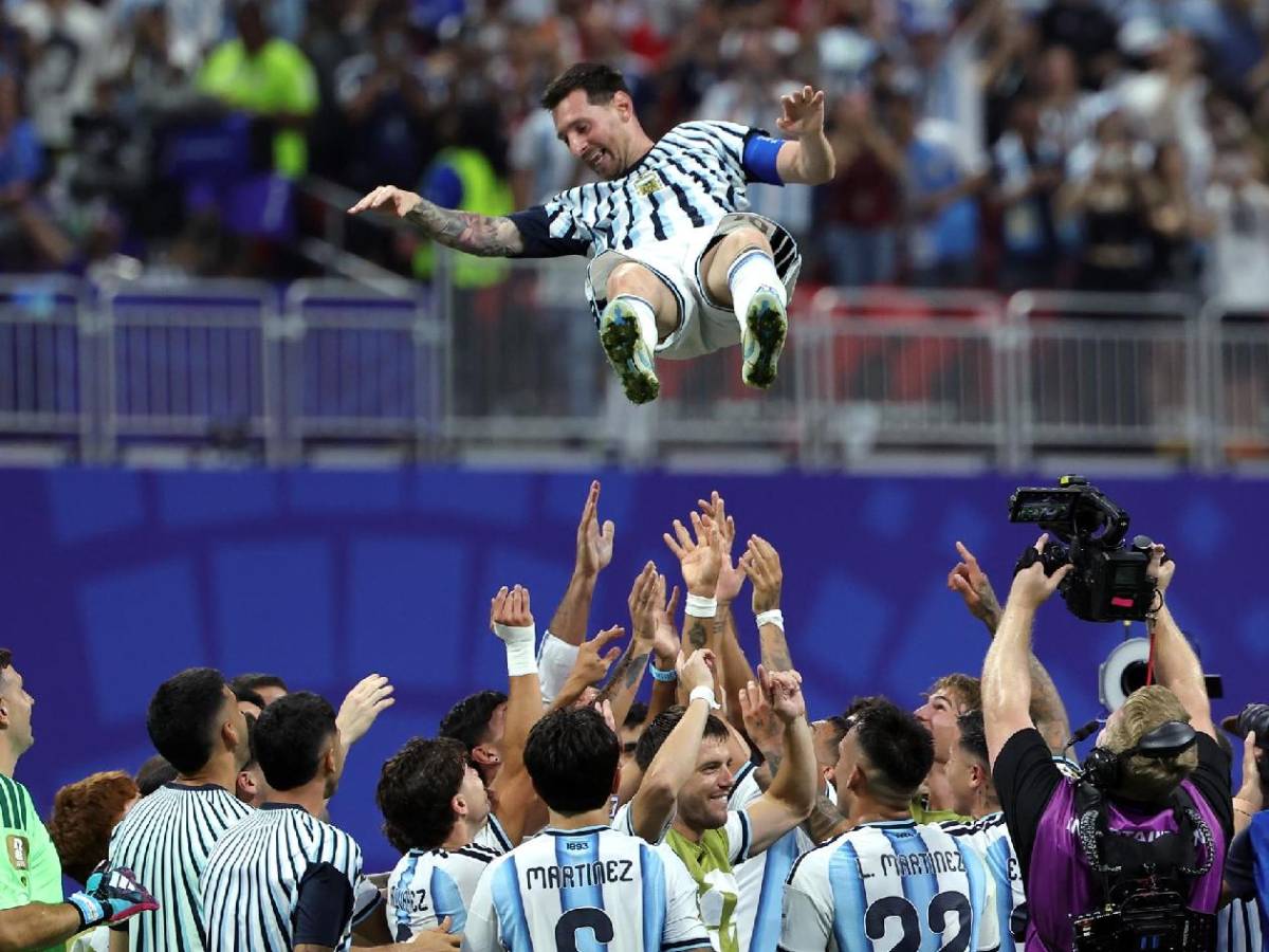 FIFA toma decisión con árbitro del polémico Argentina-Egipto en el Mundial