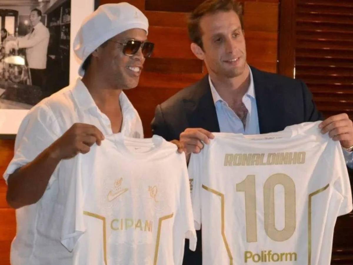 ¡Insólito! Ronaldinho sale del retiro y vuelve al fútbol: Inscrito por impensado club