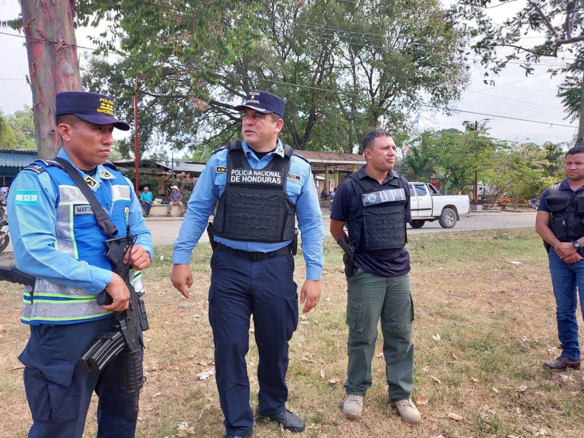 La Policía desplegó a decenas de agentes para ejecutar el desalojo en el rancho Corsa.