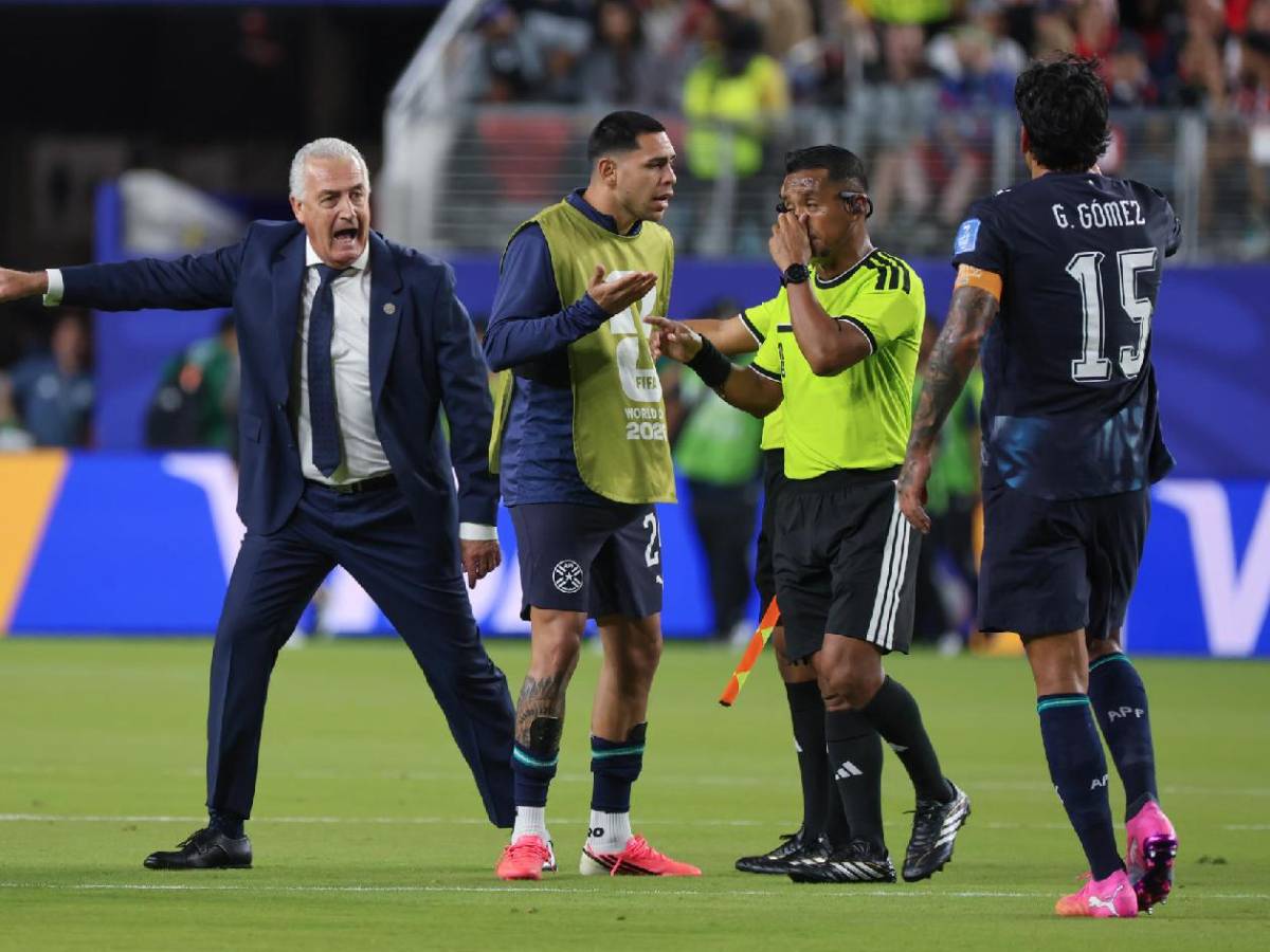 Barton con escandalosa expulsión en el Mundial, ley 'Vinicius-Prestianni' y bronca