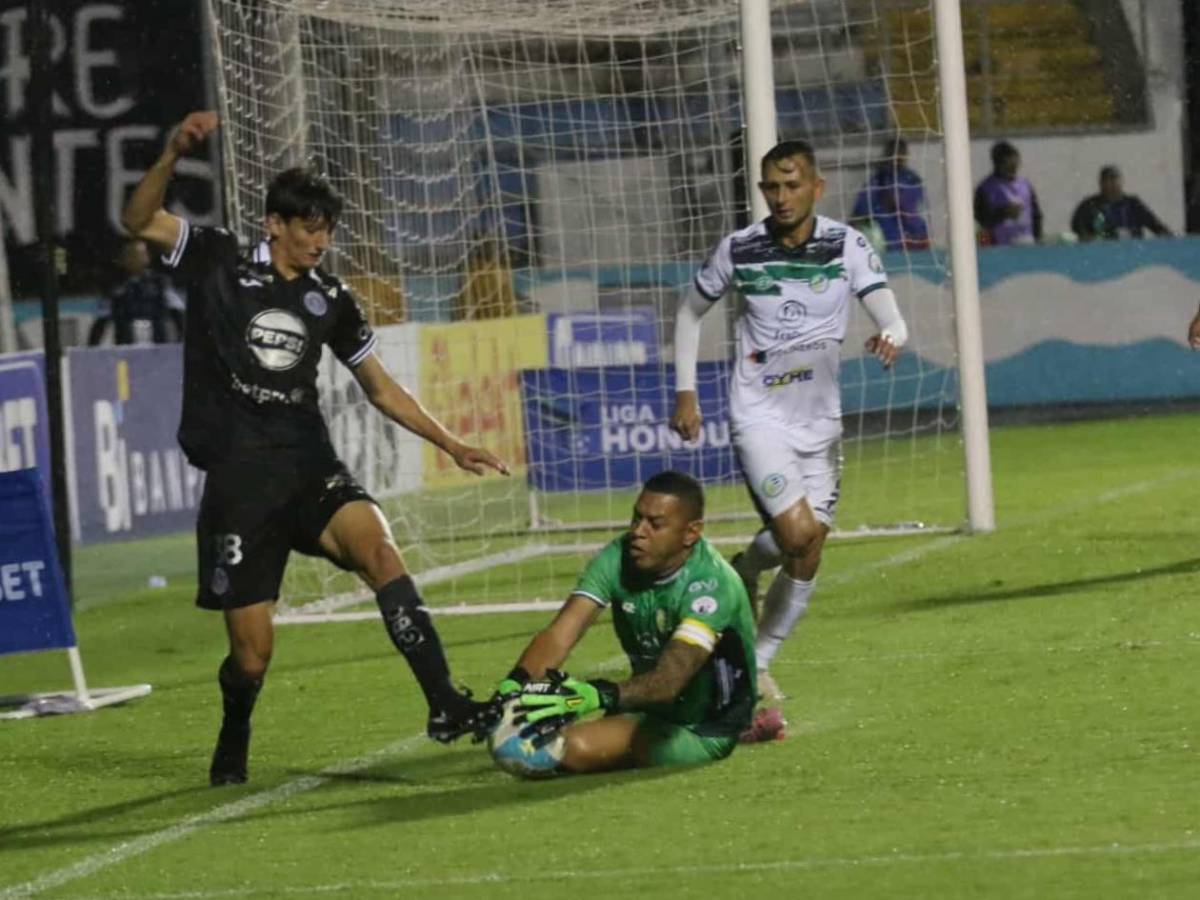 Amargura del Motagua, futbolista en pleno TikTok, bella infiltrada y diputado presente