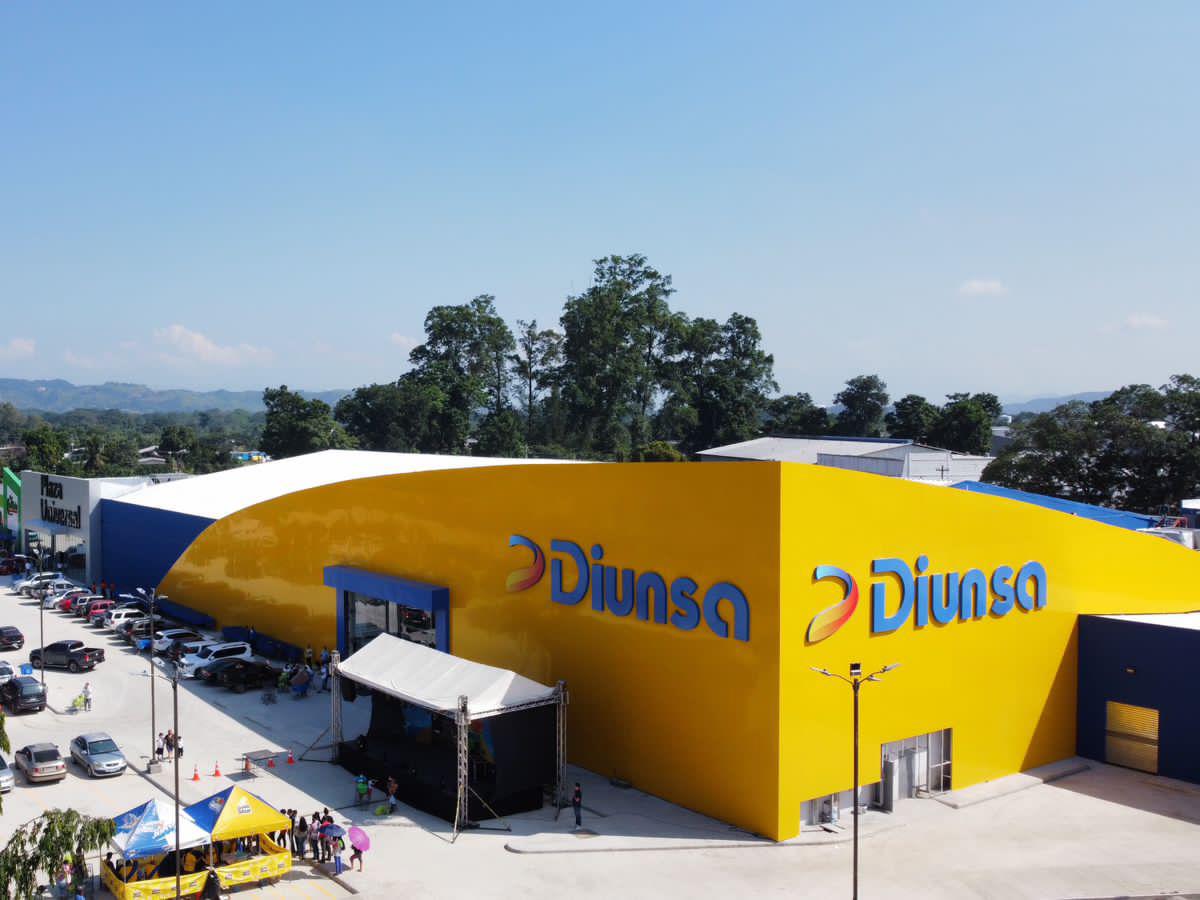 Diunsa abre su séptima tienda en Plaza Universal