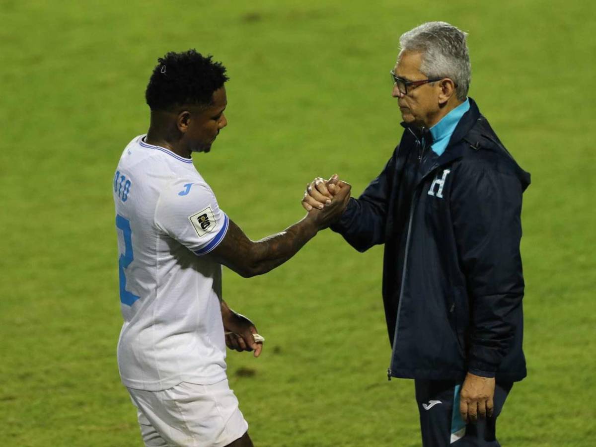 Honduras festeja vs Antigua y Barbuda, show de diputado, lindas chicas y jugador abucheado