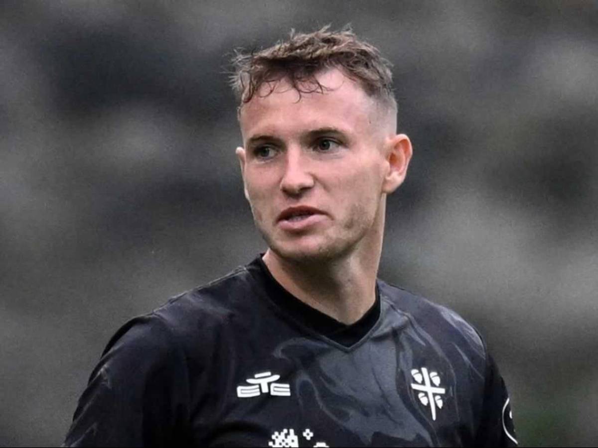 Futbolista que anunció su homosexualidad se retira a los 29 años y revela el motivo