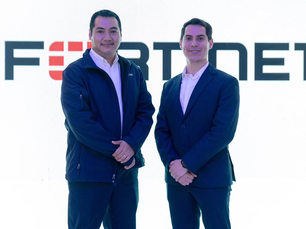 Héctor López y José Sabillón ofrecieron una importante conferencia a cerca de las ventajas que ofrece esta nueva solución.