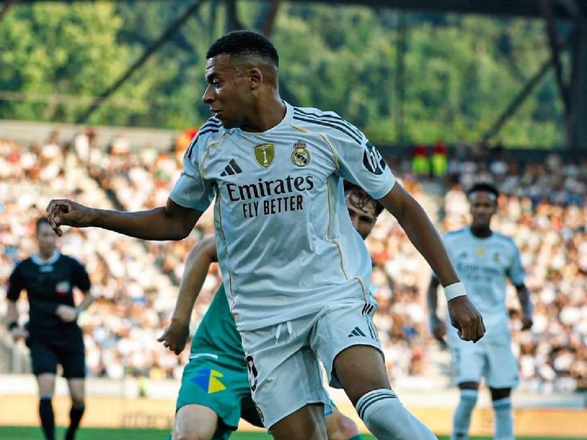 Real Madrid goleó: Mbappé con la 10, hincha se infiltró y así reaccionó el francés