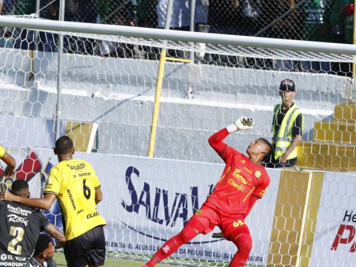 Polémica, festejo del Real España, indignación en Marathón, denuncia de Lavallén