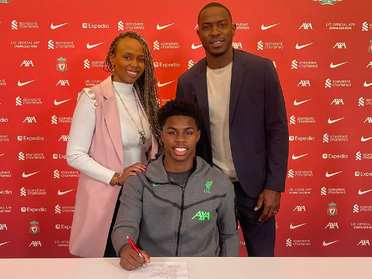 OFICIAL: Keyrol Figueroa, firmó su primer contrato con Liverpool