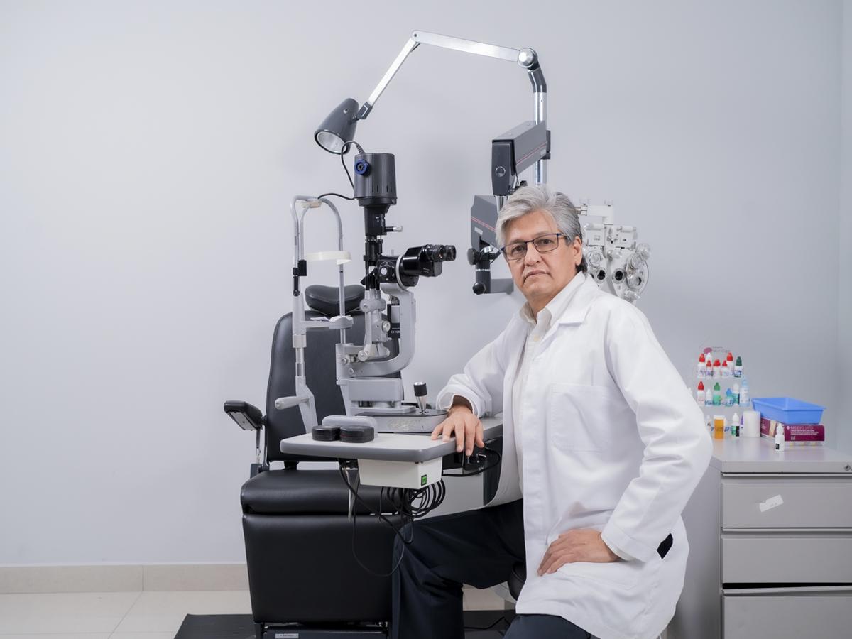 Doctor Héctor Robles.