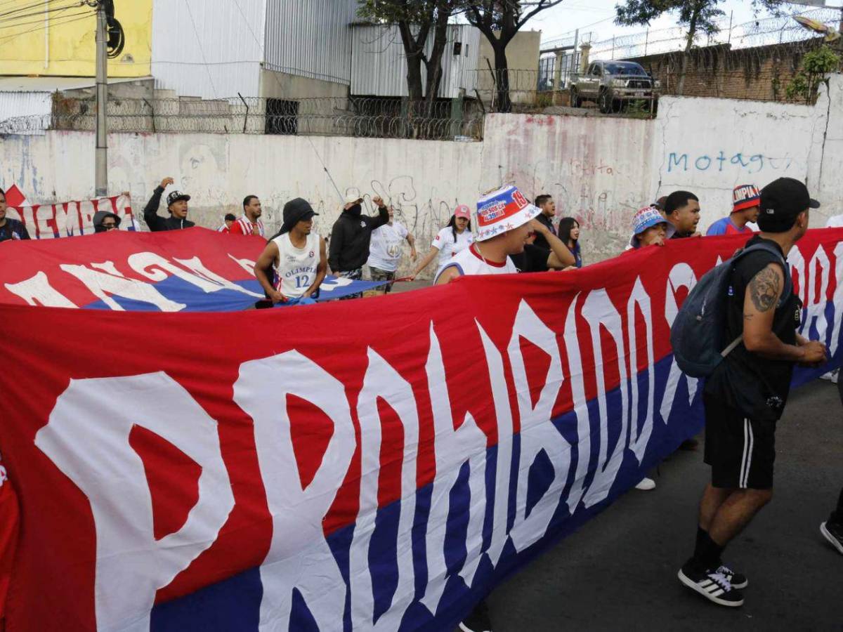 La Ultra Fiel pone color en el clásico Olimpia–Real España; un detenido en la previa