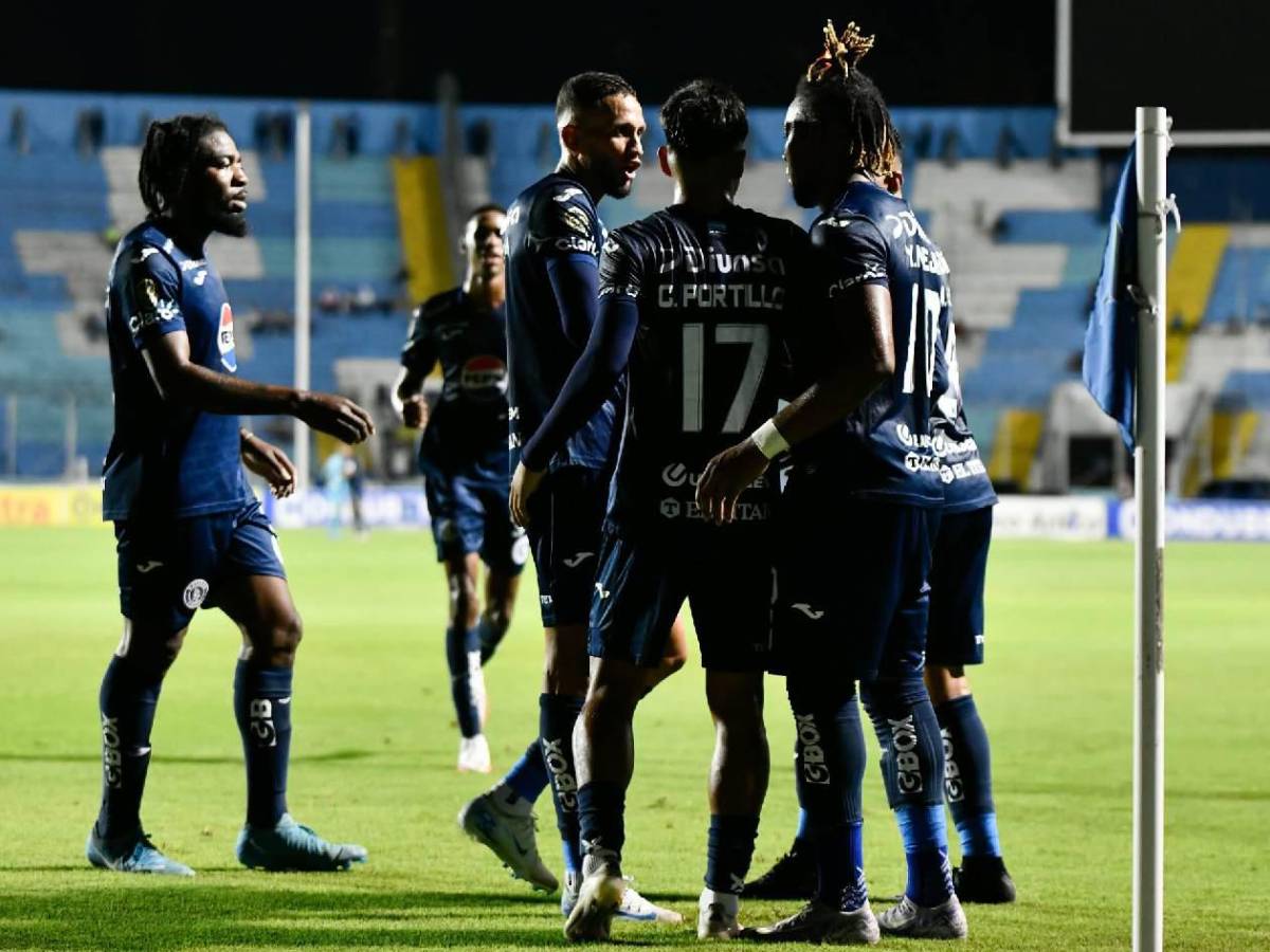 Festín de Motagua en el Nacional, chicas y dedicatoria de Rodrigo Auzmendi