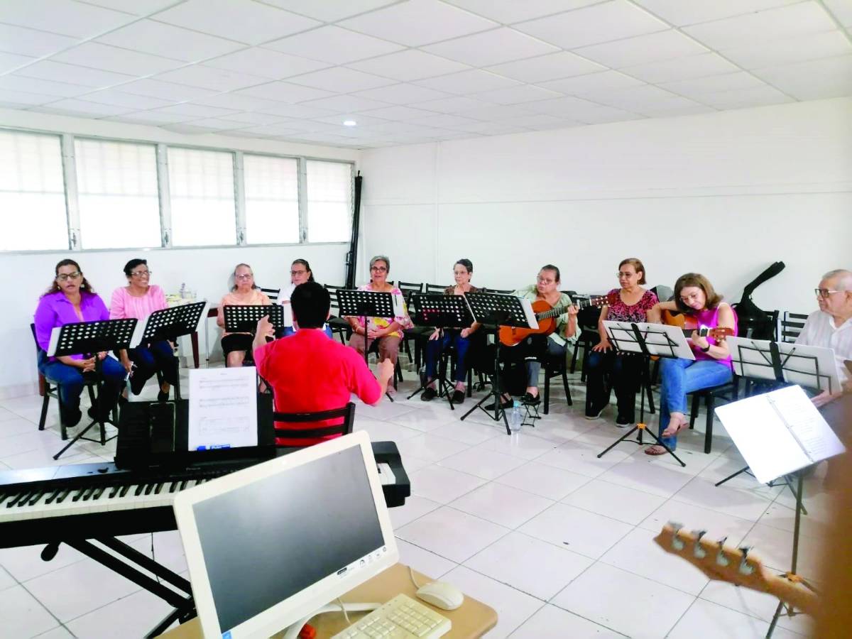 “En la mayor”, el coro que devuelve entusiasmo a adultos