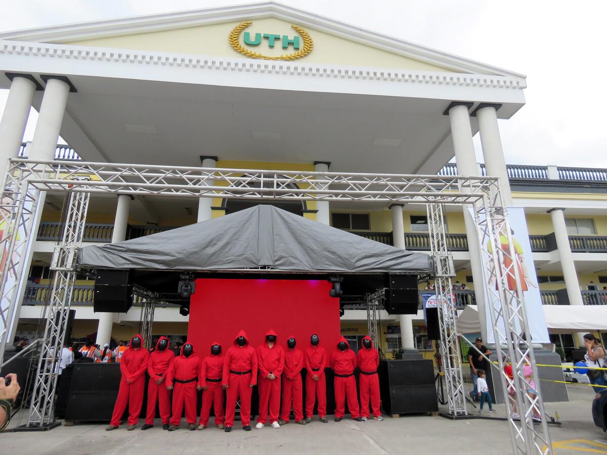 Estuvieron a cargo de descalificar a los participantes en el Juego del Calamar.