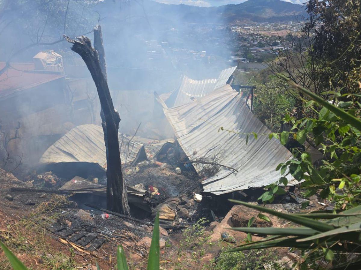 Don Lucas y doña María pierden su hogar tras feroz incendio en Tegucigalpa