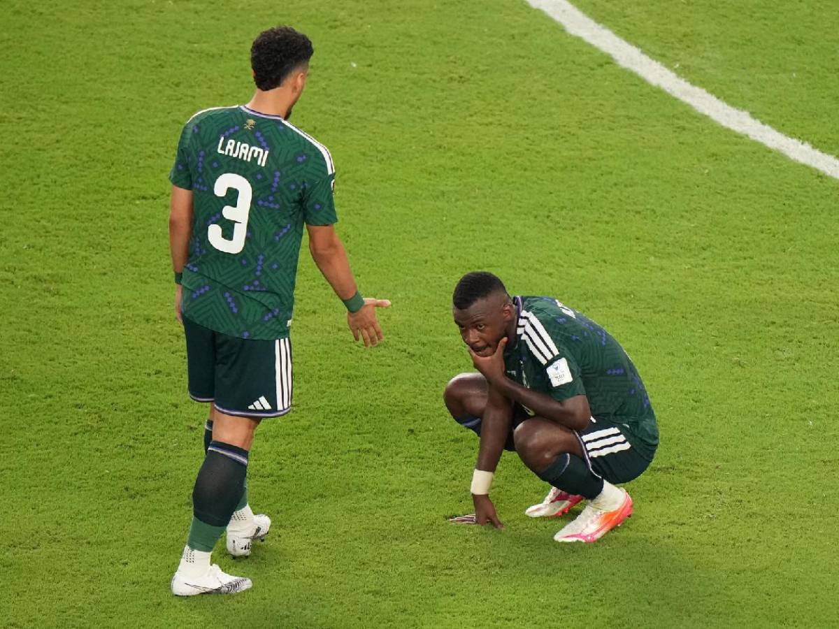 Uruguay decepciona en su debut en el Mundial, inesperado héroe y Arabia sorprende
