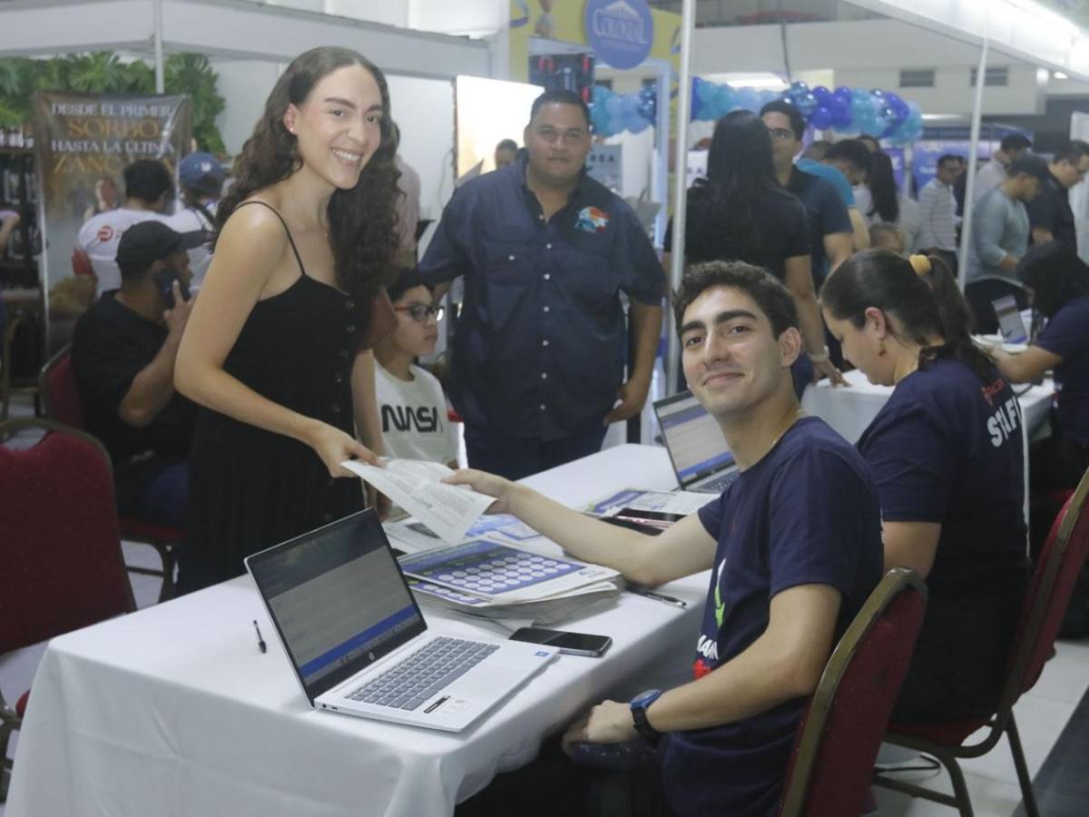 Gran algarabía de miles de corredores con la Expomaratón previo al gran día