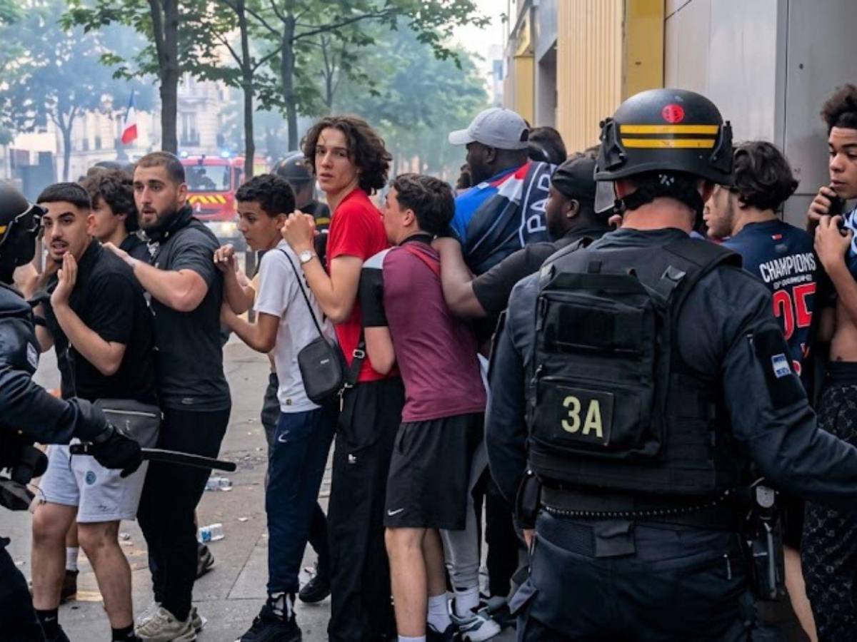 Caos en París: cientos de detenidos y heridos empañan la fiesta del campeón PSG