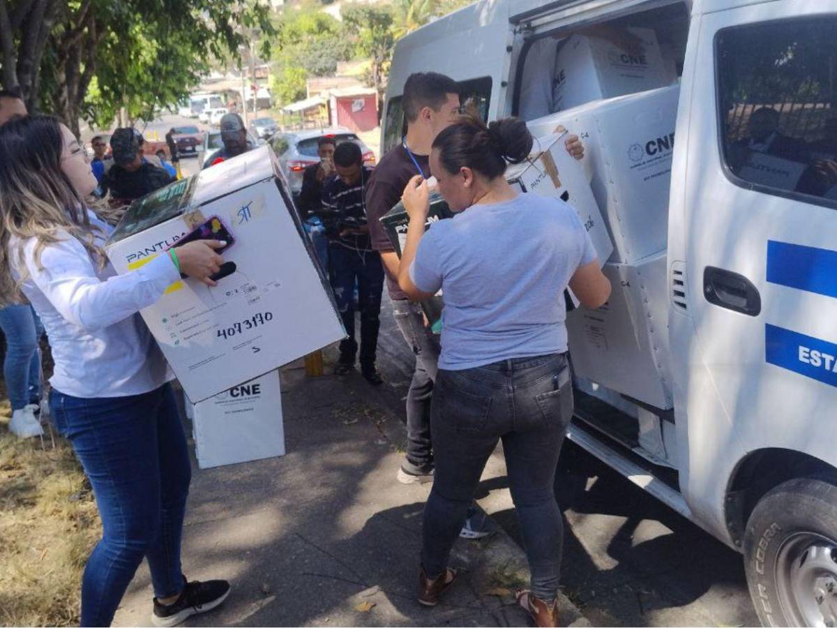 Cossette López cuestiona a Jorge Lanza: “¿A usted quién lo contrató?”