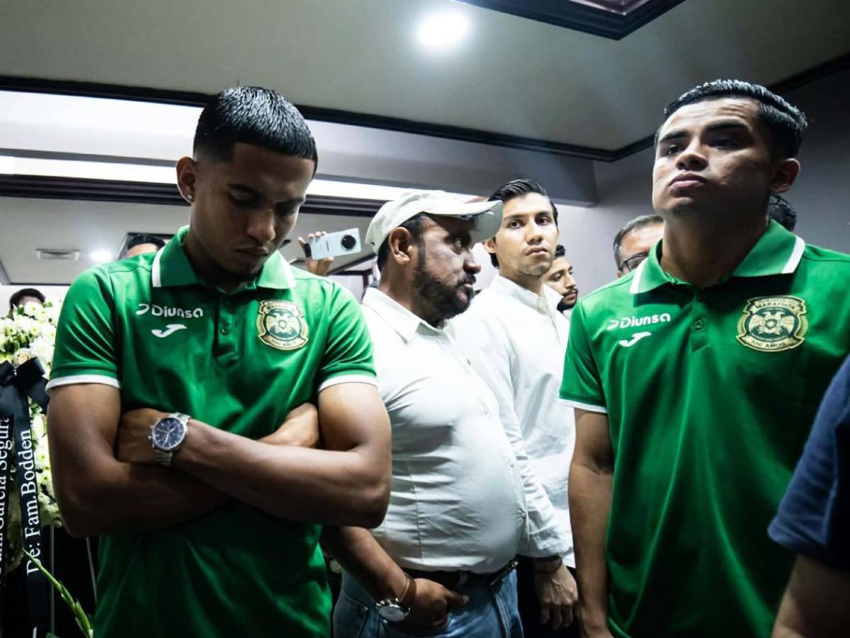 Desgarradoras imágenes en velatorio de Orinson Amaya: Su madre rompió en llanto y aficionados sorprenden