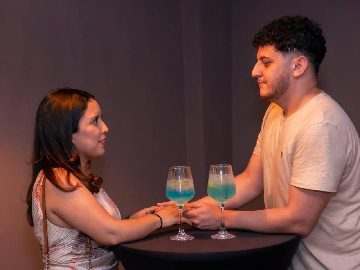 Omar Elvir emprende nueva faceta: inaugura negocio y figuras lo acompañaron