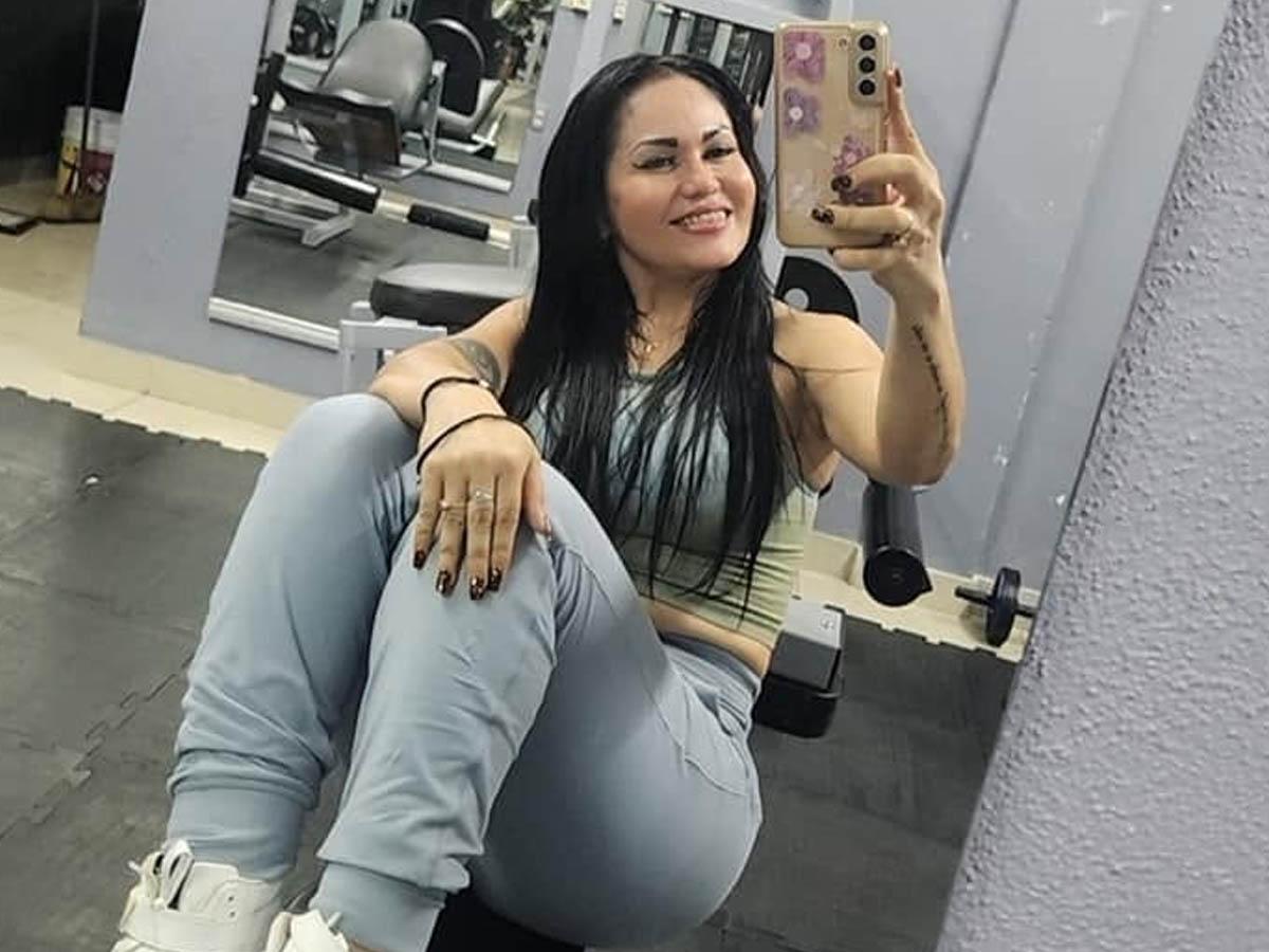 Sicarios en moto atacan a emprendedora tiktoker cuando iba en su carro