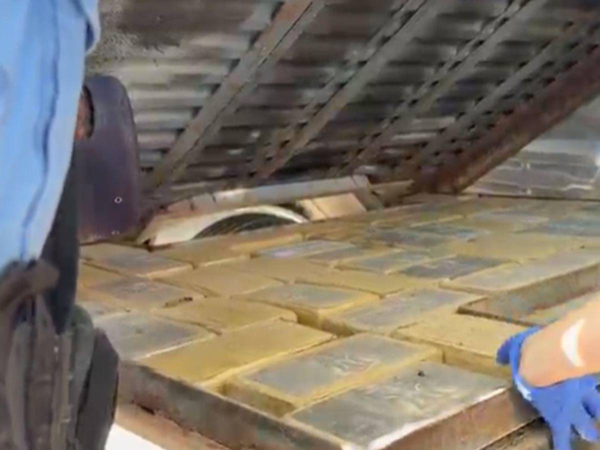 Al menos 82 paquetes de droga iban en “caleta” en pickup en Choluteca