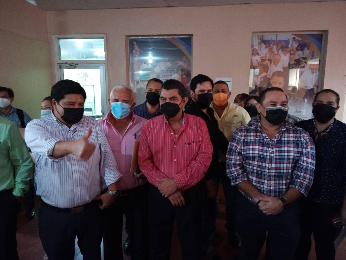 Con mariachi reciben al nuevo director departamental de Educación de Cortés