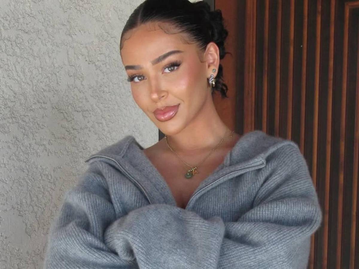 Bellingham se deja ver con su novia. Ella tiene pasado oscuro y preocupa