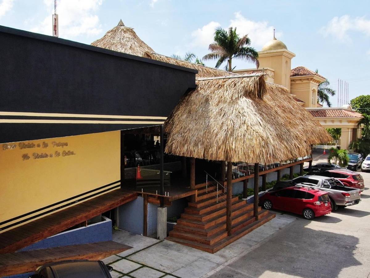 La Palapa, reconocido restaurante asegurado en operación Imperio en La Ceiba
