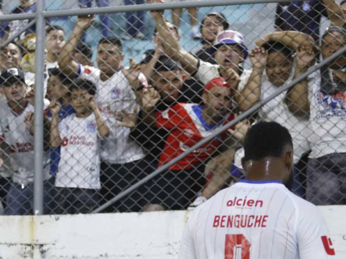 Caras largas en Olimpia, enfado de la afición con Espinel y festejo de Victoria