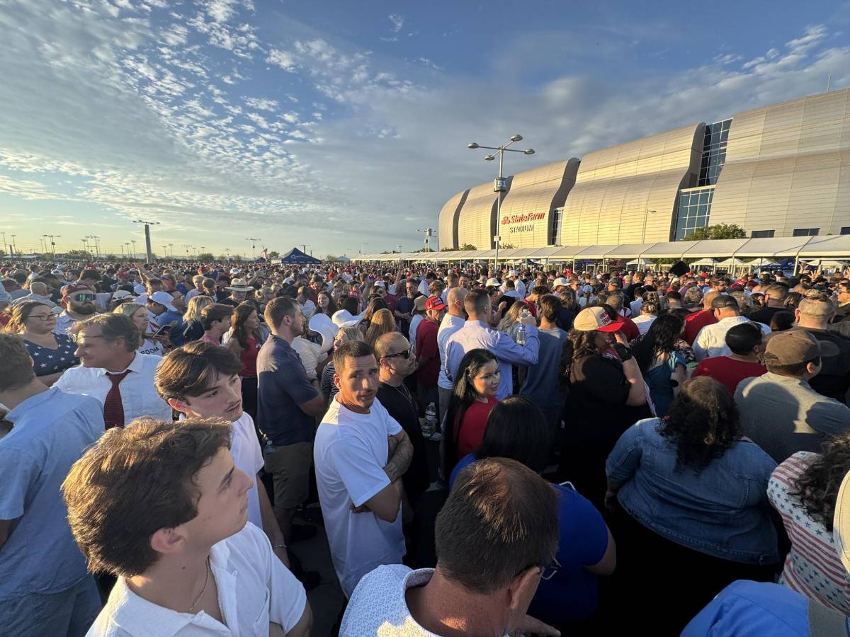 Miles de seguidores de Charlie Kirk se dan cita en Arizona para despedirlo junto a Trump