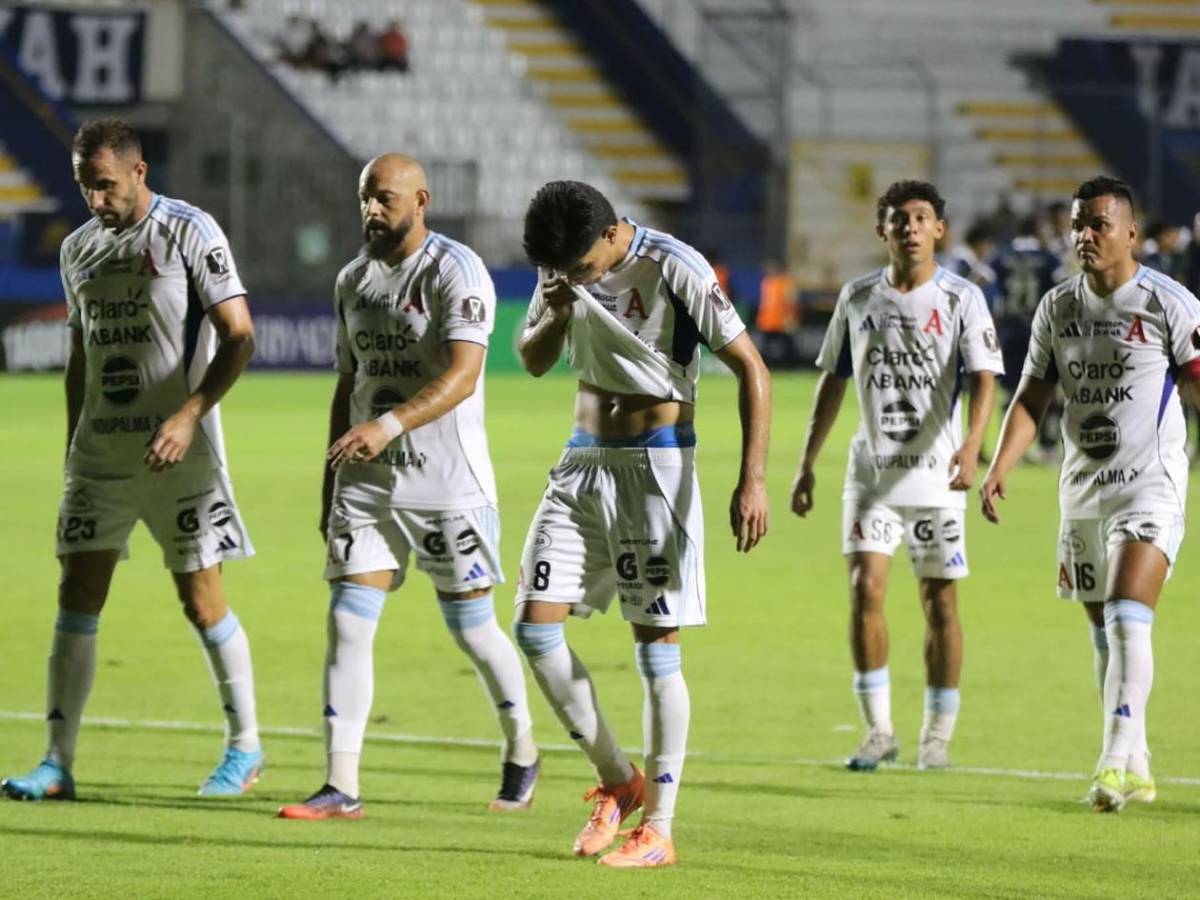La fiesta de Motagua, el villano del Alianza, enfado con el árbitro y rubia roba miradas