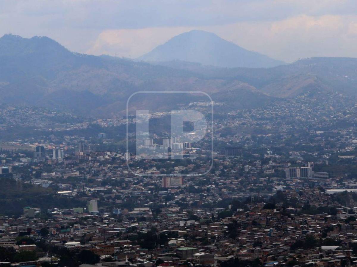 Tegucigalpa se ahoga en humo: incendios rodean la capital